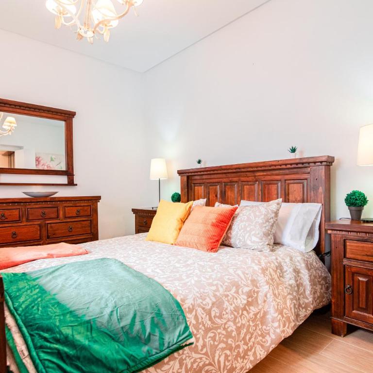 Edomus El Patio de la Macarena - Three-Bedroom Apartment - 12