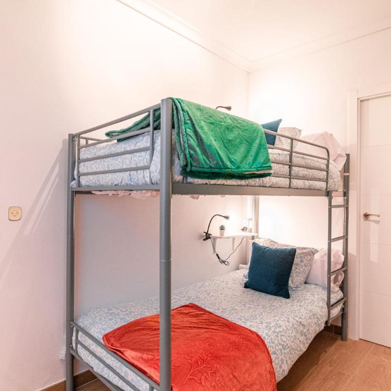 Edomus El Patio de la Macarena - Three-Bedroom Apartment - 14