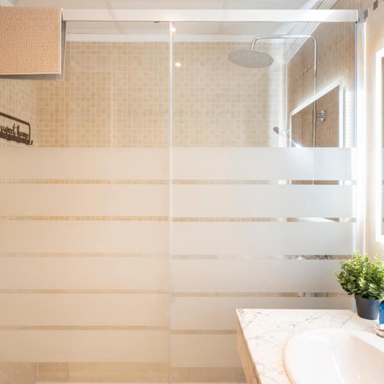 EnjoyGranada New Suite EMIR - One-Bedroom Apartment - 33