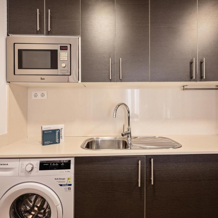 Sweett - Symphonic Central - Three-Bedroom Apartment - 10