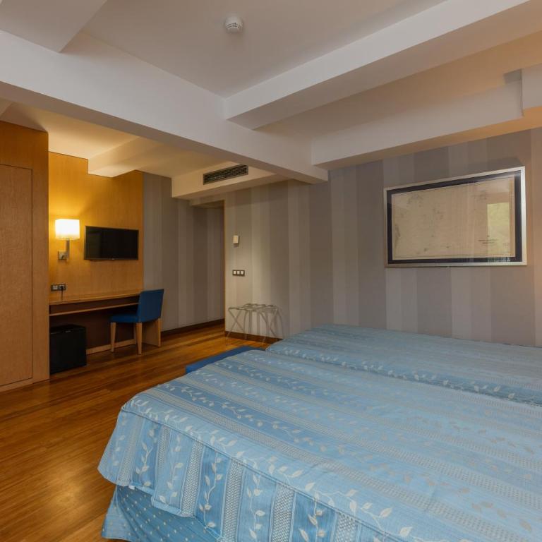 Hotel del Mar - Double Room with Extra Bed and Balcony - 10