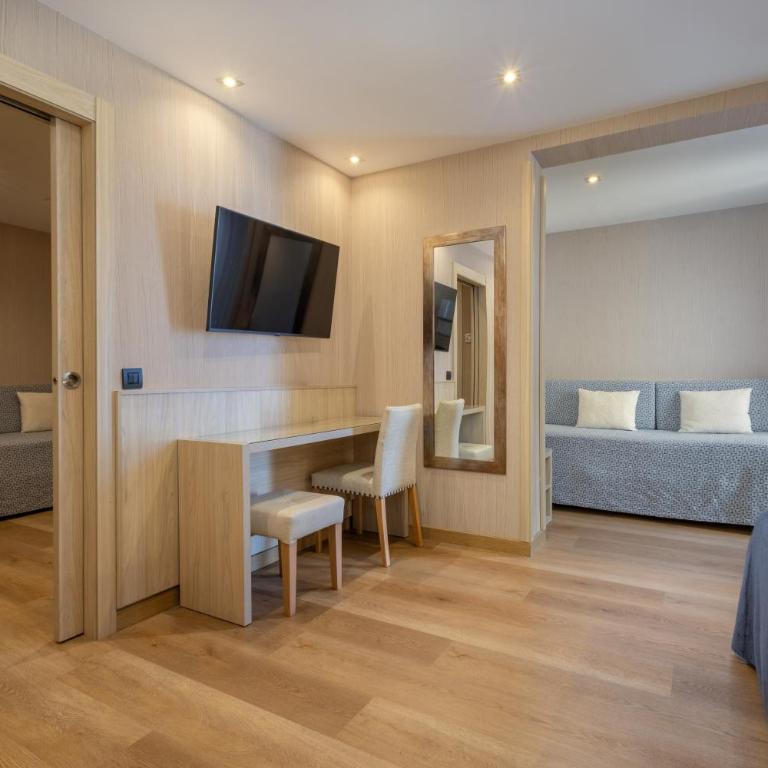 Hotel Rialto - Standard Quadruple Room - 11