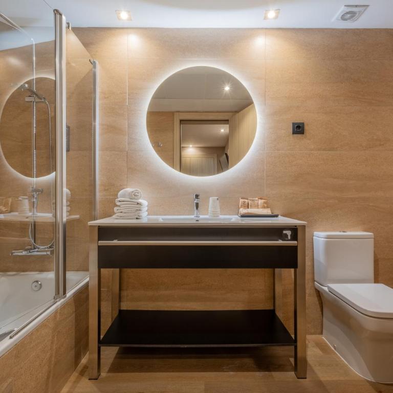 Hotel Rialto - Standard Quadruple Room - 8