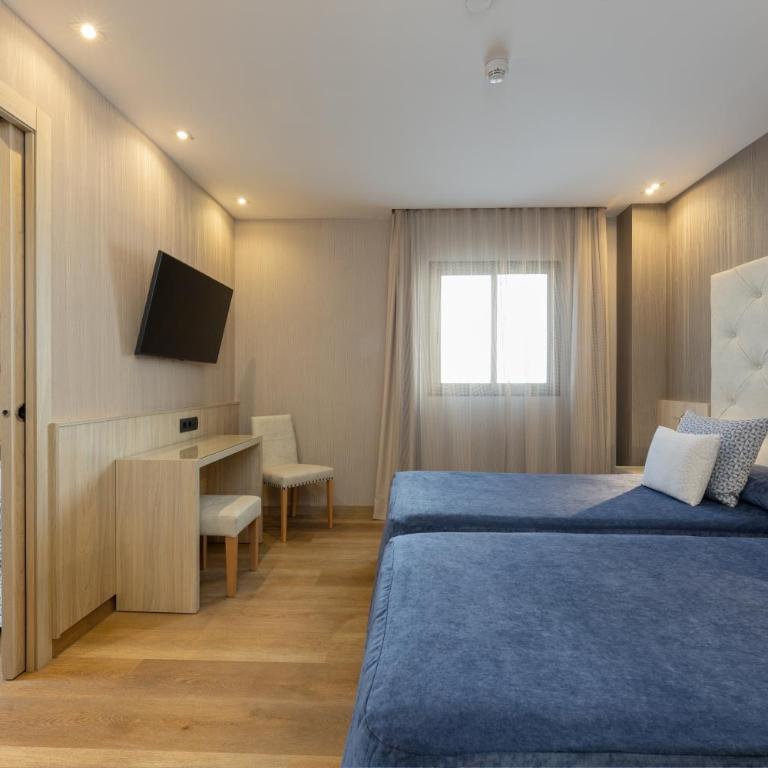 Hotel Rialto - Standard Quadruple Room - 9