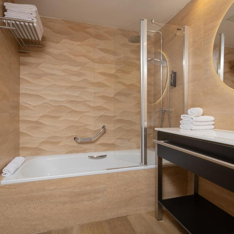 Hotel Rialto - Standard Quadruple Room - 17