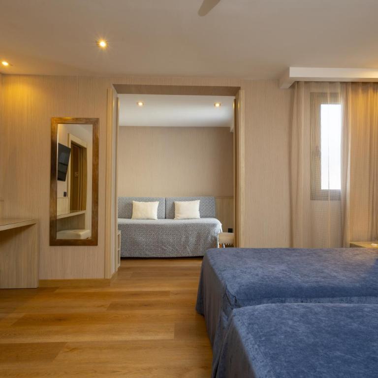 Hotel Rialto - Standard Quadruple Room - 18