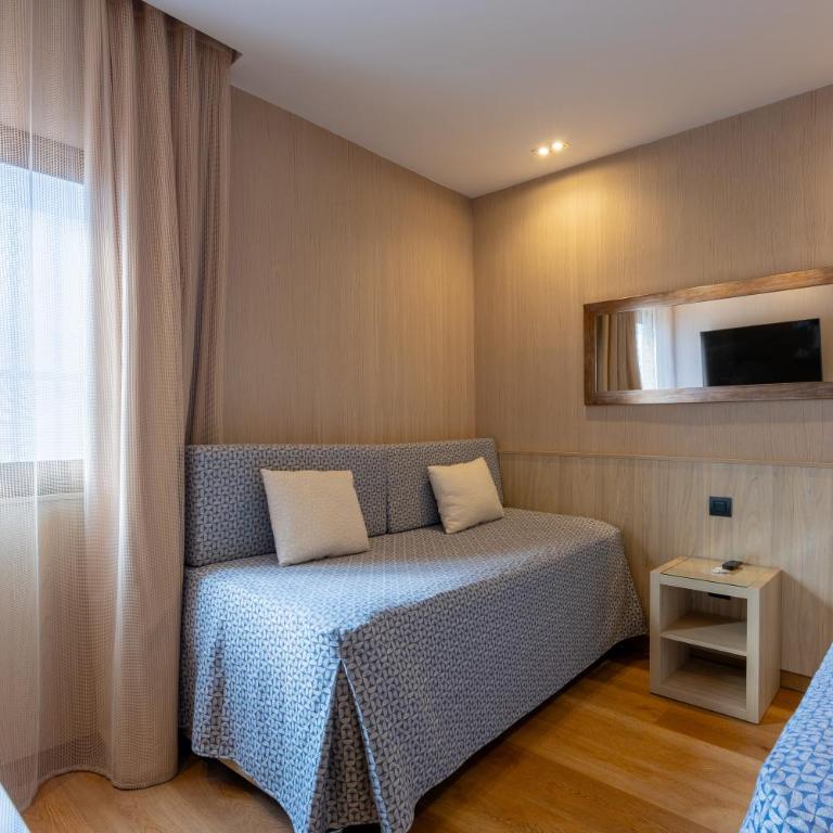 Hotel Rialto - Standard Quadruple Room - 19