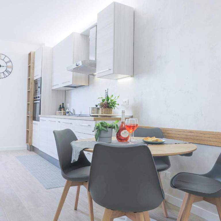 Tao's House vicino alla Metropolitana - 2 Camere - AC - Wi Fi veloce - Two-Bedroom Apartment - 2