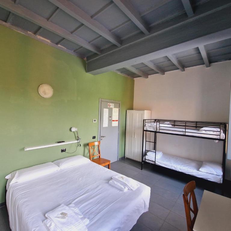 B&B e Ostello, Parco di Monza, CASCINA COSTA ALTA - Camera Familiare (2 Adulti + 2 Bambini) - 1