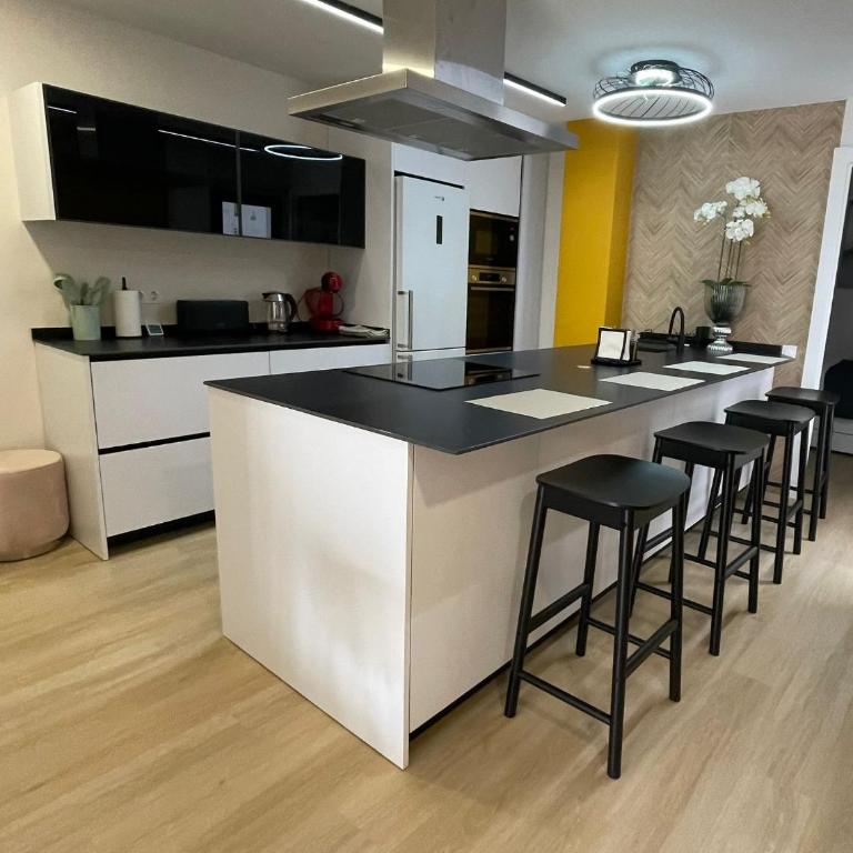 Apartamento moderno para 5 con Parking y balcón en Cartagena centro - Apartamento de 3 dormitorios - 2