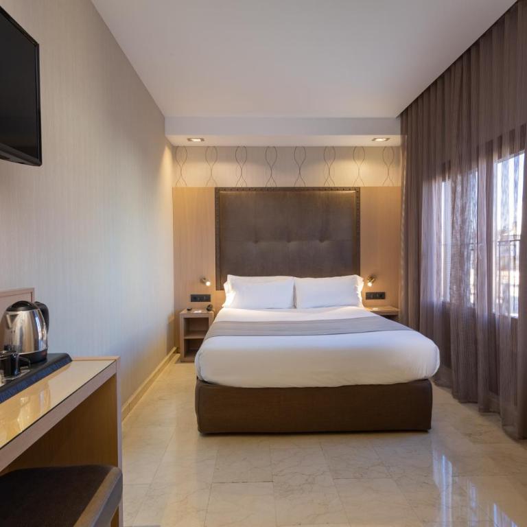 Gran Hotel Barcino 4 Estrellas SUPERIOR - Double or Twin Room - 28