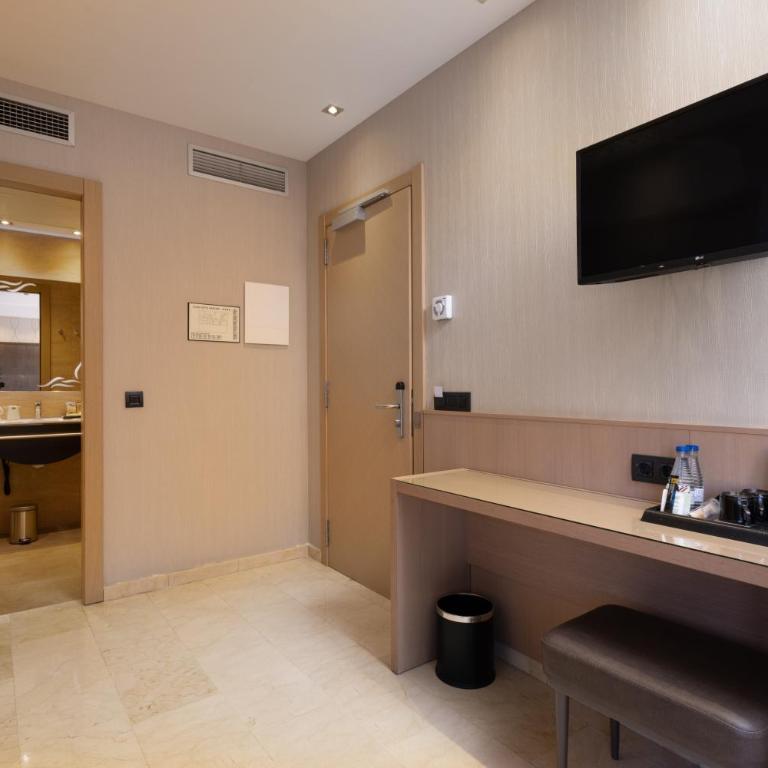 Gran Hotel Barcino 4 Estrellas SUPERIOR - Double or Twin Room - 5
