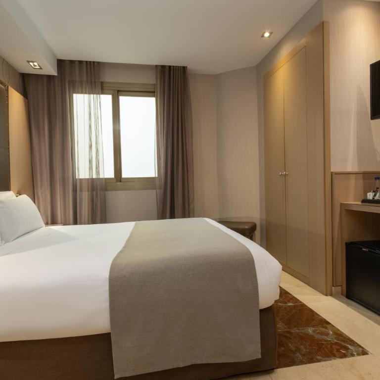 Gran Hotel Barcino 4 Estrellas SUPERIOR - Double or Twin Room - 9