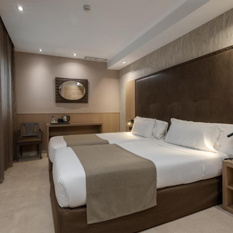 Gran Hotel Barcino 4 Estrellas SUPERIOR - Double or Twin Room - 23