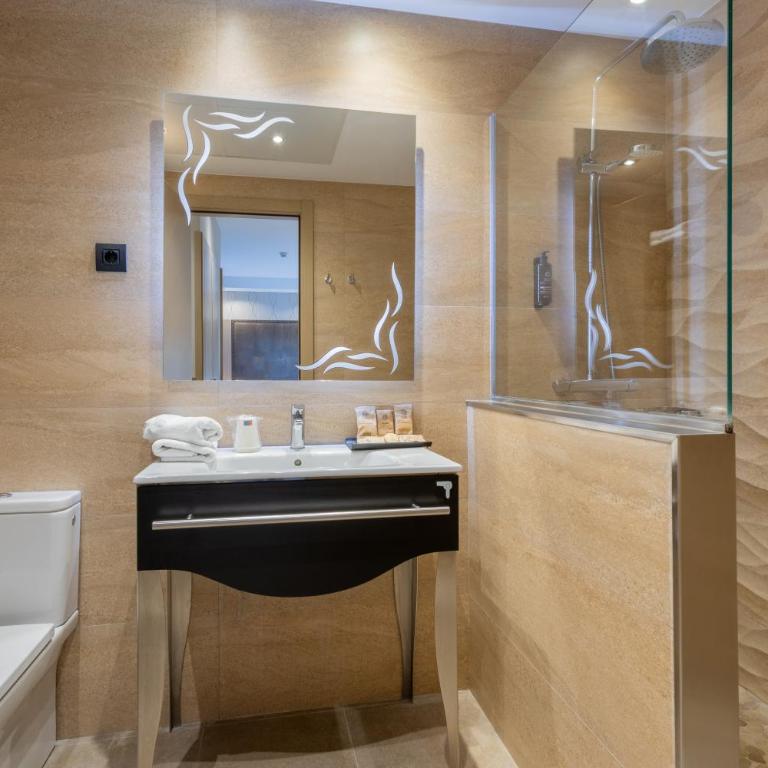 Gran Hotel Barcino 4 Estrellas SUPERIOR - Double or Twin Room - 18