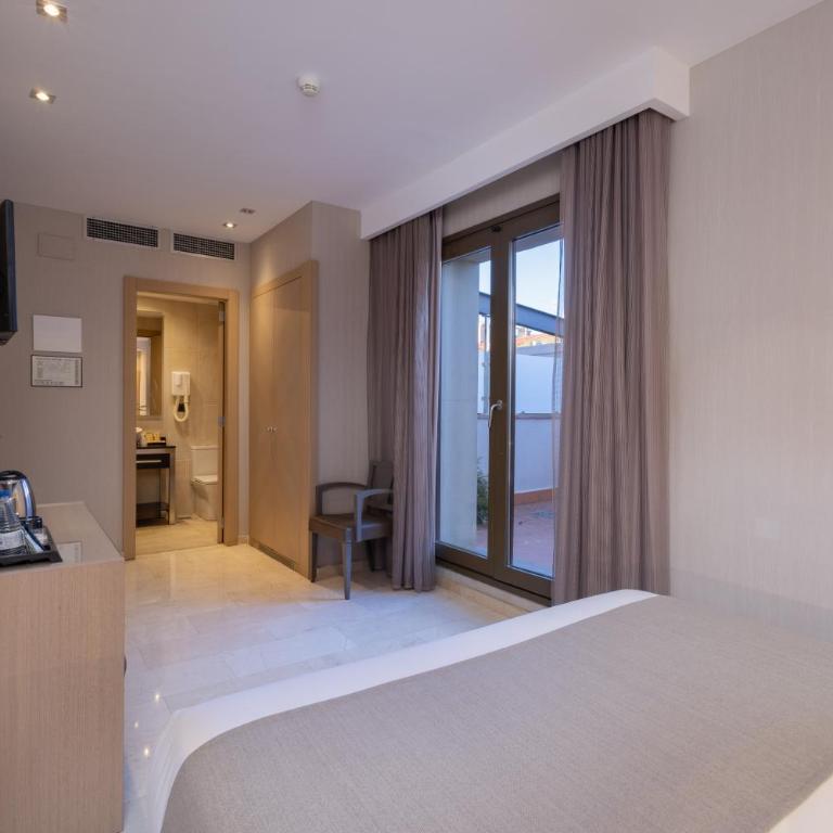 Gran Hotel Barcino 4 Estrellas SUPERIOR - Double or Twin Room with Terrace - 5