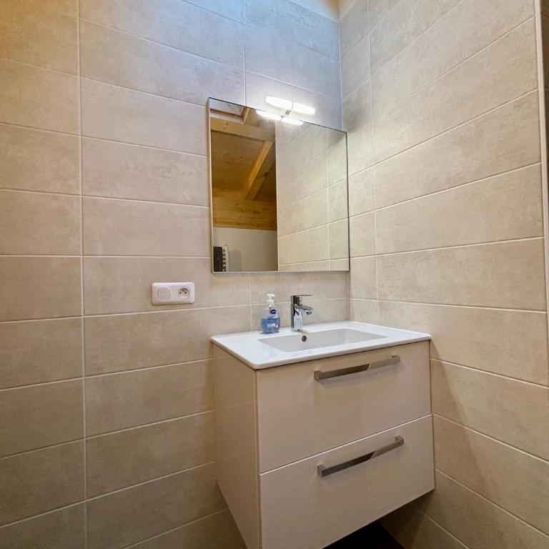 Grand T3 et Coin montagne - Central et lumineux - Appartement 2 Chambres avec Balcon - 11