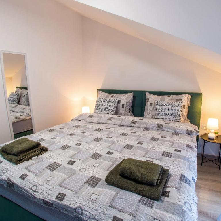 Maxim Apartments - Studio with Balcony - 9