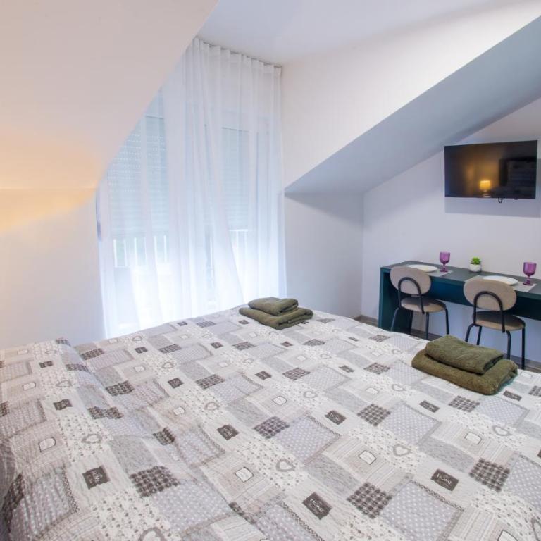 Maxim Apartments - Studio with Balcony - 2
