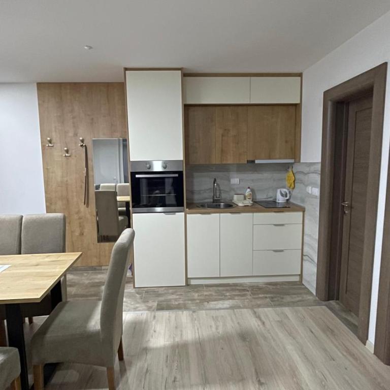 Geregs alibi - Apartman sa 1 Spavaćom Sobom, Balkonom i Pogledom na Planinu - 3