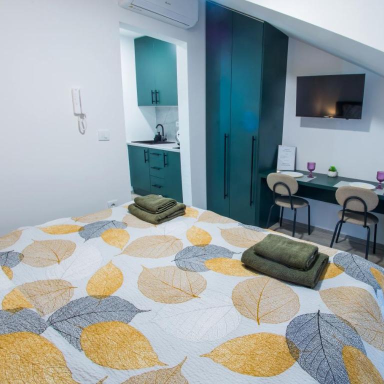 Maxim Apartments - Superior Studio - 1
