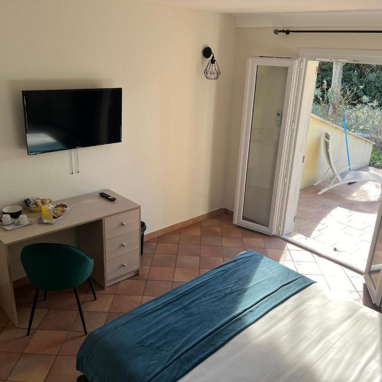 Le Gîte du Festival Sud Aqua - Avignon TGV - Double Room with Terrace - 29