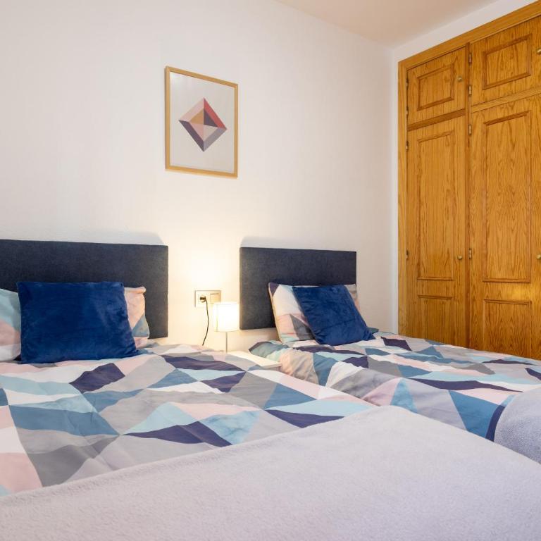 Apartamento Ninfa - Wifi, Piscina, A/C, Lavadora, silla de ruedas bienvenidas - Three-Bedroom Apartment - 11
