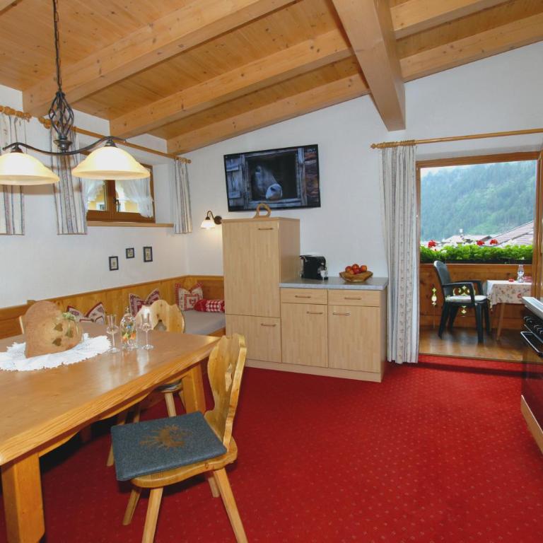 Haus Tasser - Apartment mit 3 Schlafzimmern und Balkon - 1