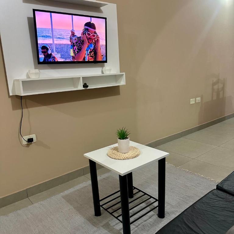 Apartamento con piscina, terraza y parking en las cercanías de Asunción - Three-Bedroom Apartment Suite - 8