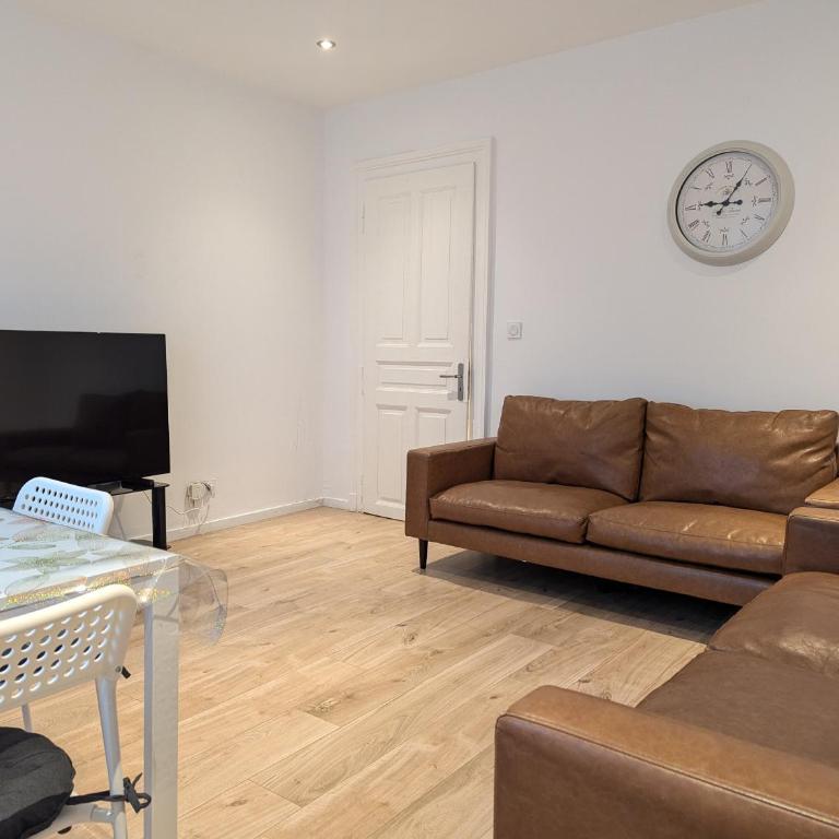 Le Vauban - appartement 2 chambres, salon, cuisine équipée, parking et wifi gratuit - Appartement 2 Chambres - 4
