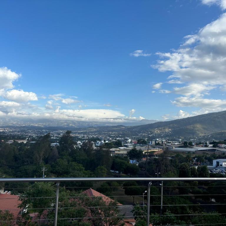 Lujoso departamento Cumbaya - Apartamento de 2 dormitorios - 18