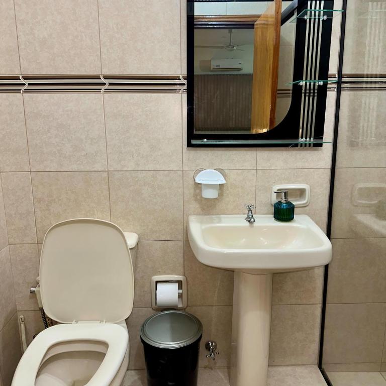 Apartamento con piscina, terraza y parking en las cercanías de Asunción - Three-Bedroom Apartment Suite - 21
