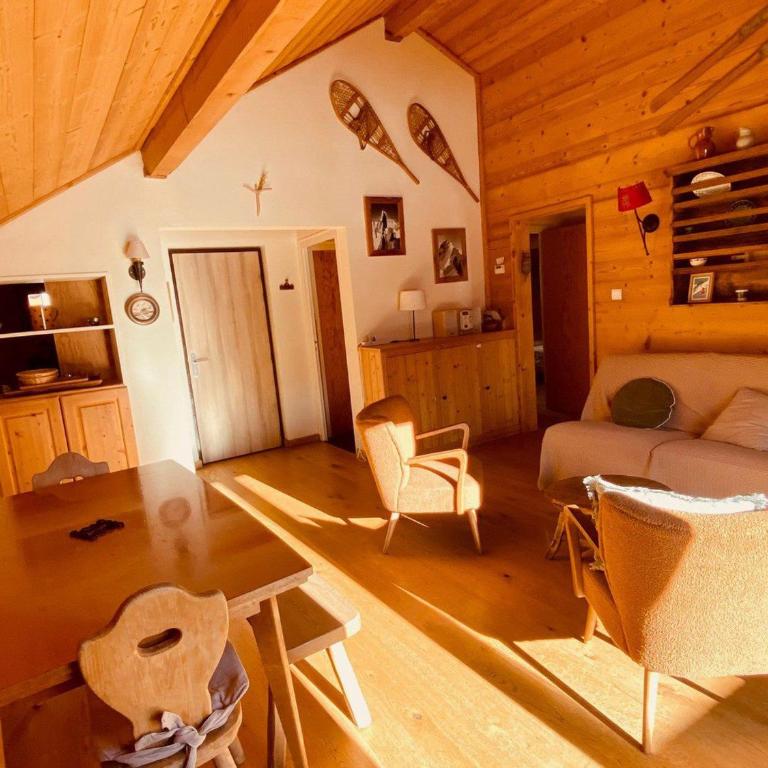 Charmant 3 pièces savoyard avec balcon, cheminée, proche commerces et remontées mécaniques - FR-1-459-18 - Appartamento (8 Adulti) - 5