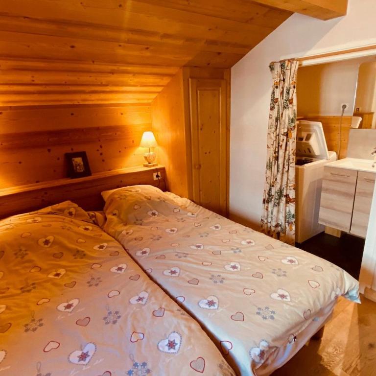 Charmant 3 pièces savoyard avec balcon, cheminée, proche commerces et remontées mécaniques - FR-1-459-18 - Appartamento (8 Adulti) - 10