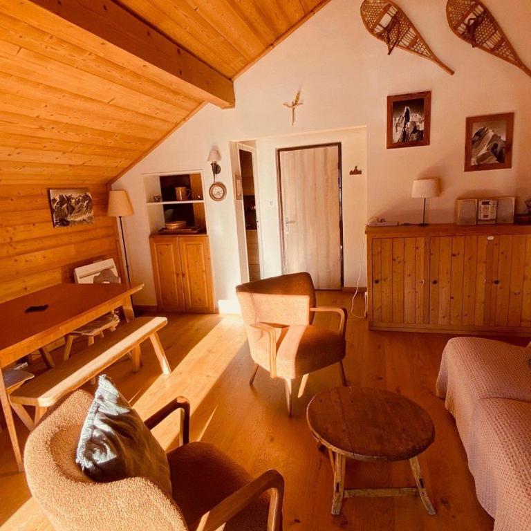 Charmant 3 pièces savoyard avec balcon, cheminée, proche commerces et remontées mécaniques - FR-1-459-18 - Appartamento (8 Adulti) - 12