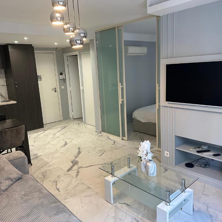 Apartment best position croisette martinez ! 150m from the beach completely renovated ! - Apartamento de 1 dormitorio - 7