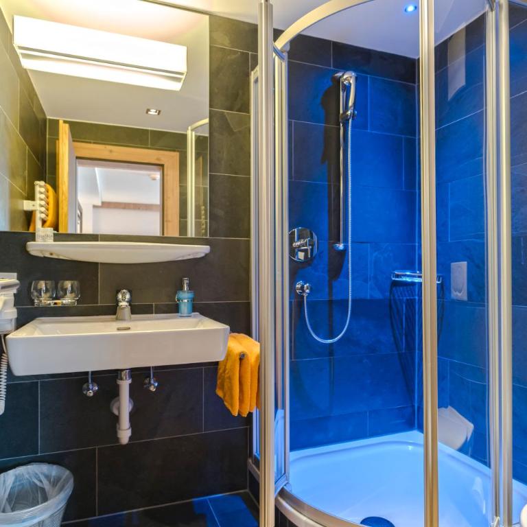 Hotel Garni Pfeifer - Dreibettzimmer - 4