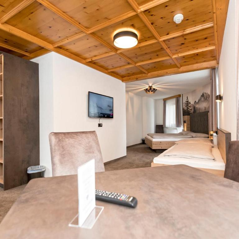 Hotel Garni Pfeifer - Superior Dreibettzimmer - 5