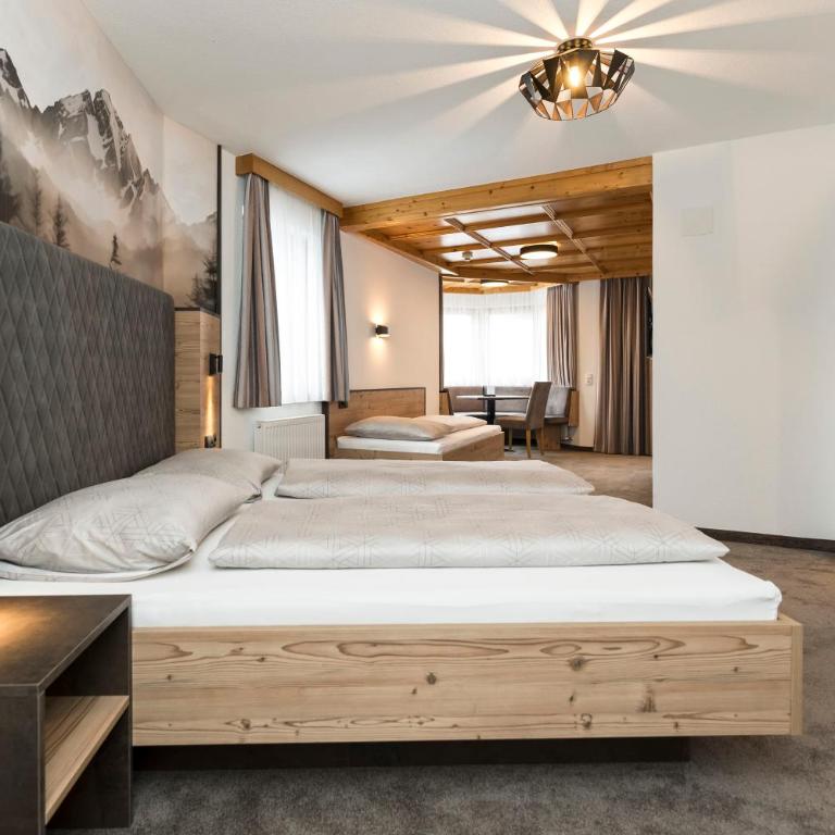 Hotel Garni Pfeifer - Superior Dreibettzimmer - 2