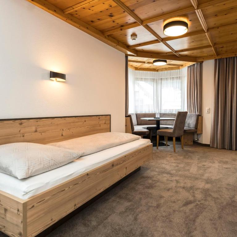 Hotel Garni Pfeifer - Superior Dreibettzimmer - 4