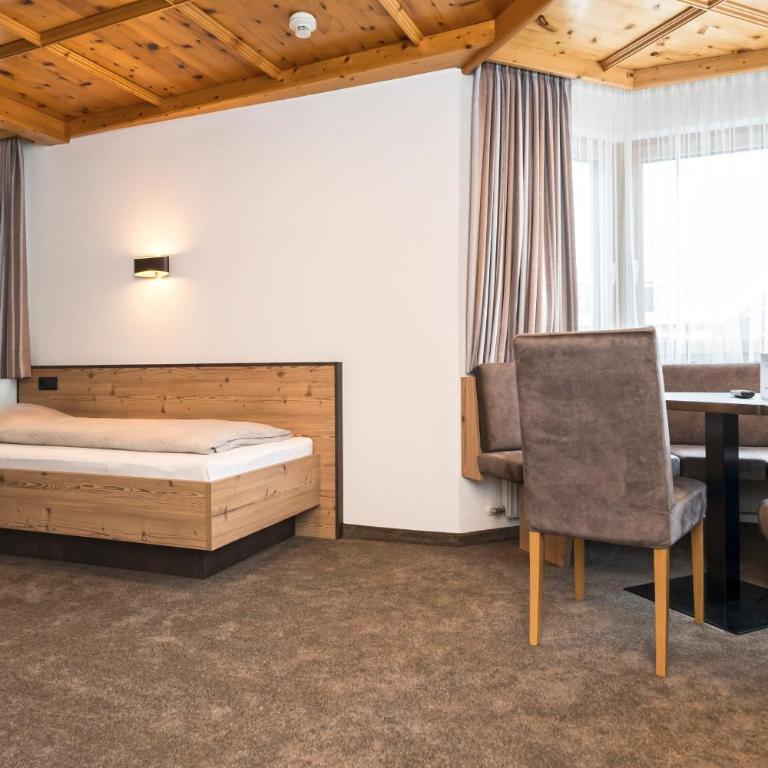 Hotel Garni Pfeifer - Superior Dreibettzimmer - 3