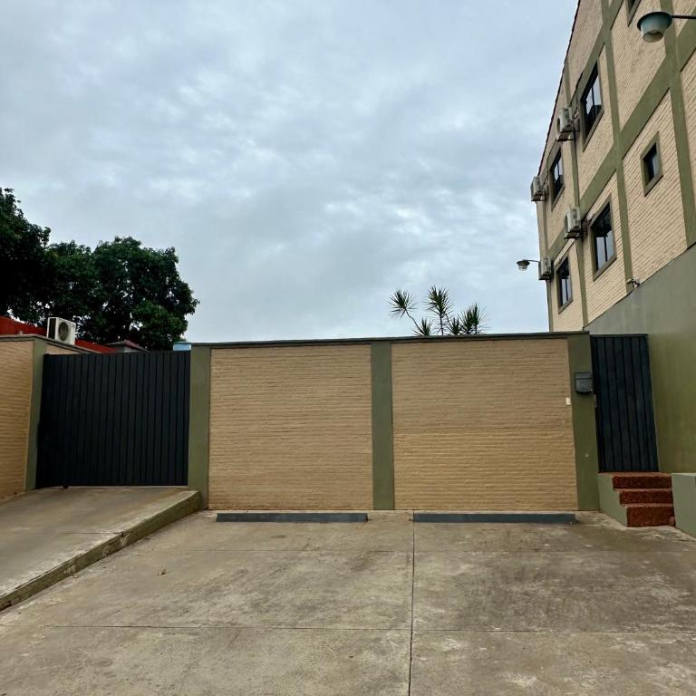 Apartamento con piscina, terraza y parking en las cercanías de Asunción - Three-Bedroom Apartment Suite - 44