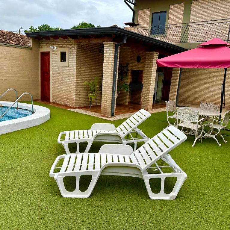 Apartamento con piscina, terraza y parking en las cercanías de Asunción - Three-Bedroom Apartment Suite - 45