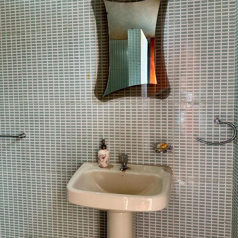 Apartamento con piscina, terraza y parking en las cercanías de Asunción - Three-Bedroom Apartment Suite - 47