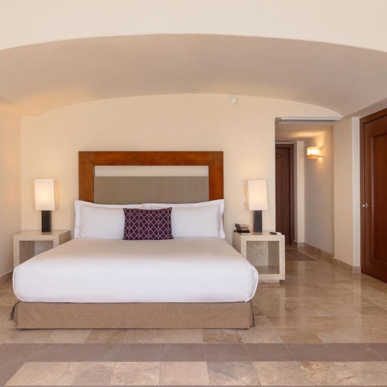 Camino Real Acapulco Diamante - Habitación Deluxe con cama extragrande y vistas parciales al mar - 2