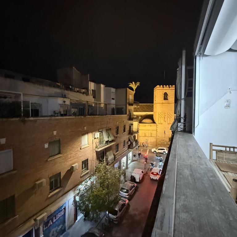 Penthouse Center Seville - Two-Bedroom Deluxe Apartment with Balcony - 13