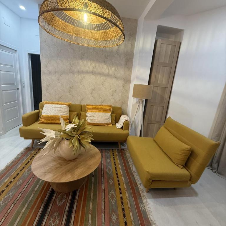 Penthouse Center Seville - Two-Bedroom Deluxe Apartment with Balcony - 3