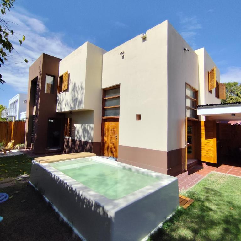 Chacras de Coria Los Robles - Casa de 4 dormitorios - 1