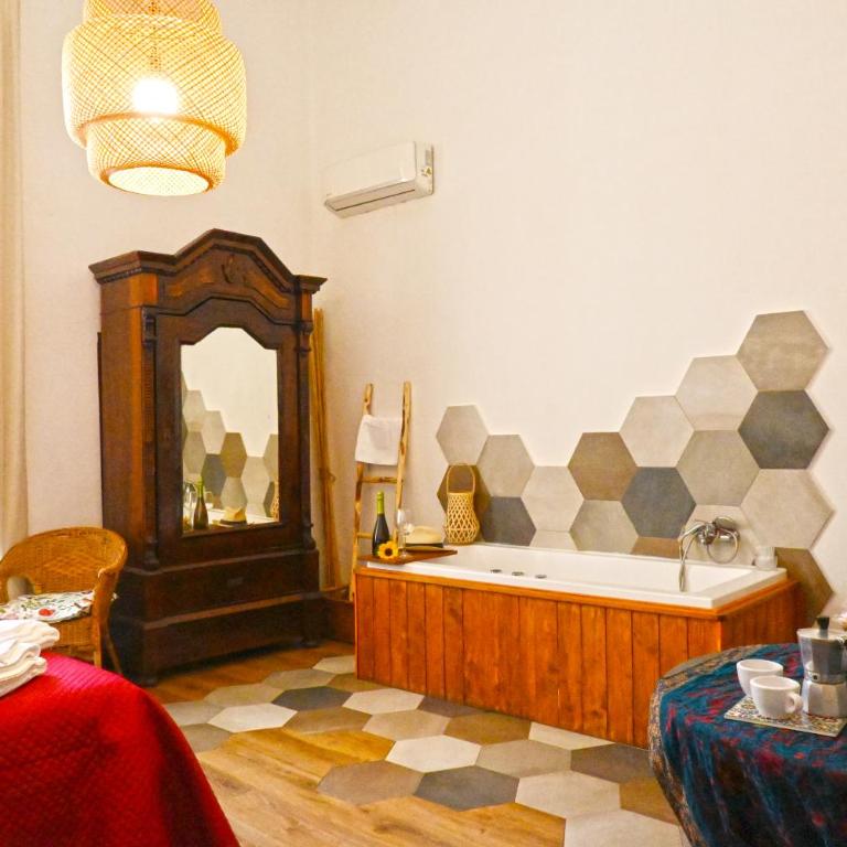 Sunrise Luxury - Junior Suite with Spa Bath - 32