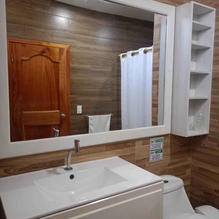 Galápagos Isabela Hotel Loja - Habitación Doble Deluxe - 1 o 2 camas - 9